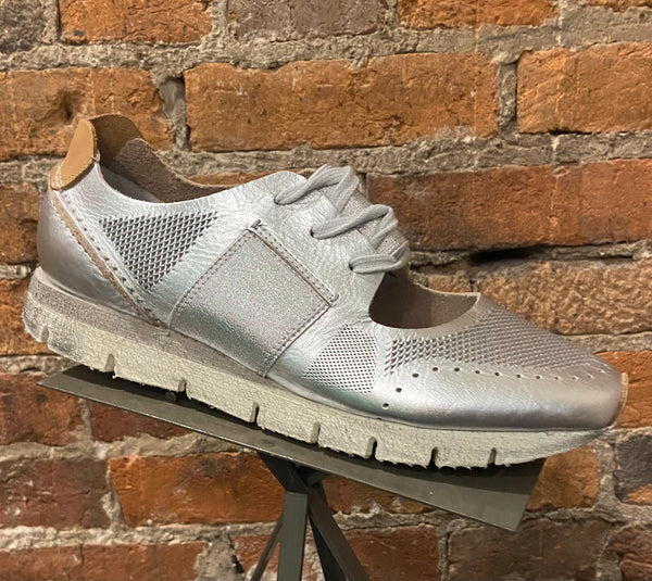 OTBT Sneaker with cutout in Grey