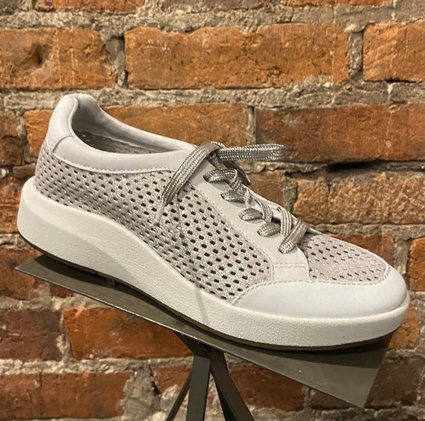 OTBT Sneaker in Grey Silver