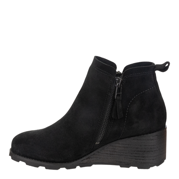 OTBT - STORY in BLACK Wedge Ankle Boots